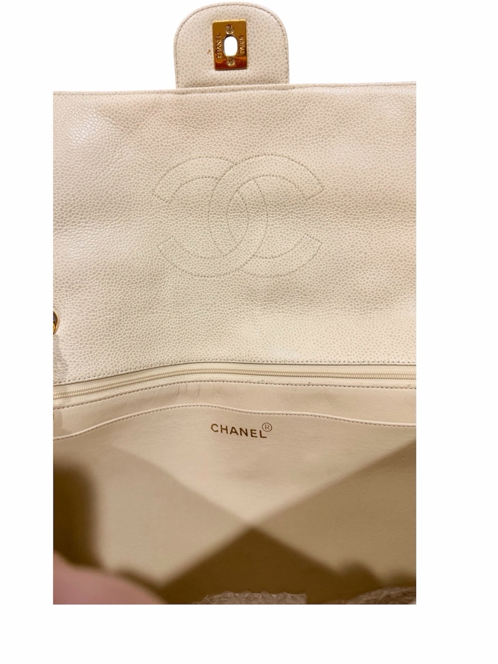 CHANEL Quilted Shoulder Bag in Pale Yellow with Gold Chain - Picture 6 of 10